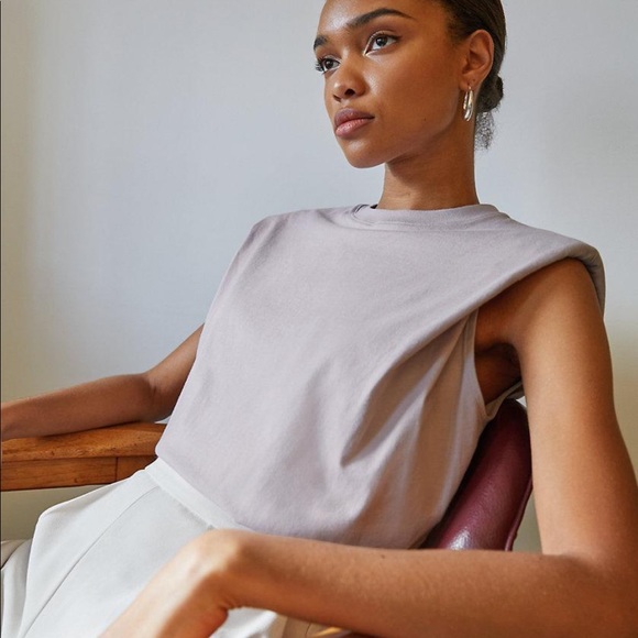 Aritzia Tops - Cropped Shoulder Pad Tank